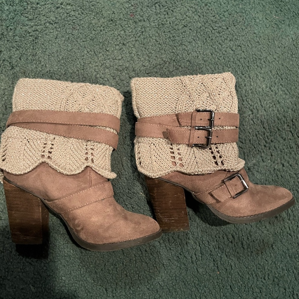 Venus crochet buckle boots